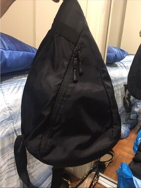 Sleek Black Men's Sling Bag - Lightweight Everyday Carry